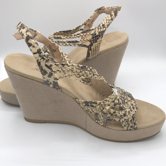 Impo Wizzy painted python print wedge sandals, size 8M - Picture 6 of 8